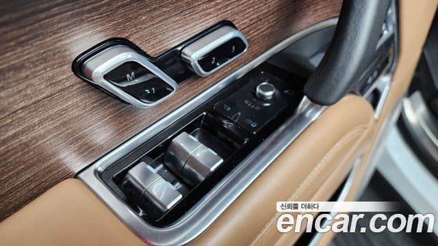 Land Rover Range Rover 2024 — ფოტო 27/39