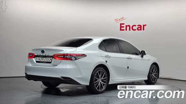 Toyota Camry 2024 — ფოტო 8/34