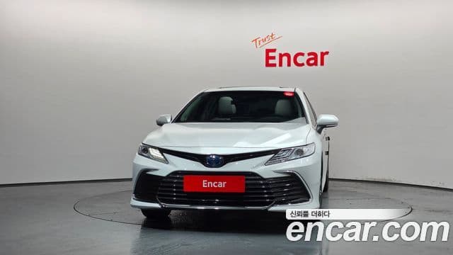 Toyota Camry 2024 — ფოტო 12/34