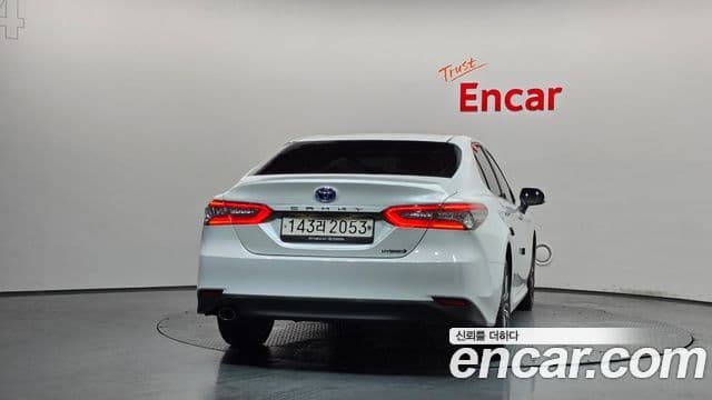 Toyota Camry 2024 — ფოტო 14/34