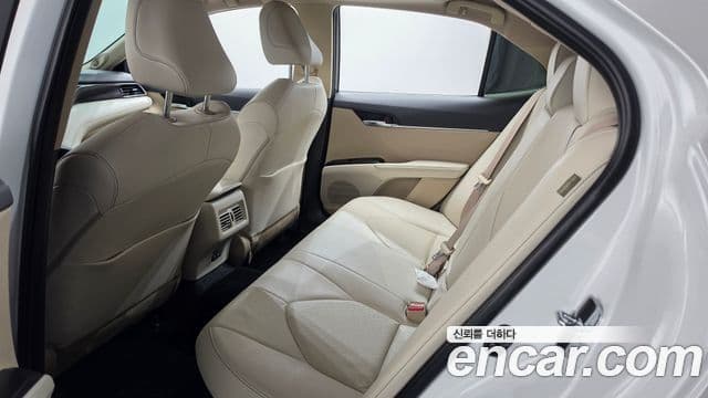 Toyota Camry 2024 — ფოტო 31/34