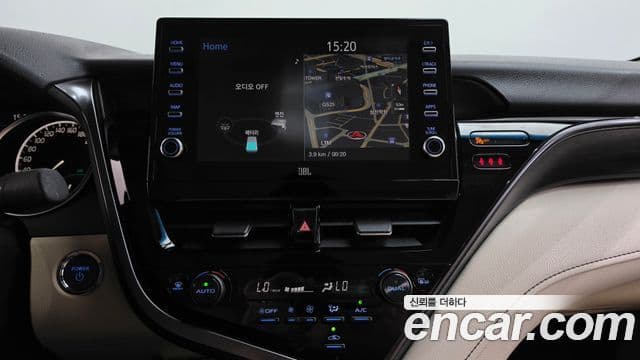 Toyota Camry 2024 — ფოტო 23/34