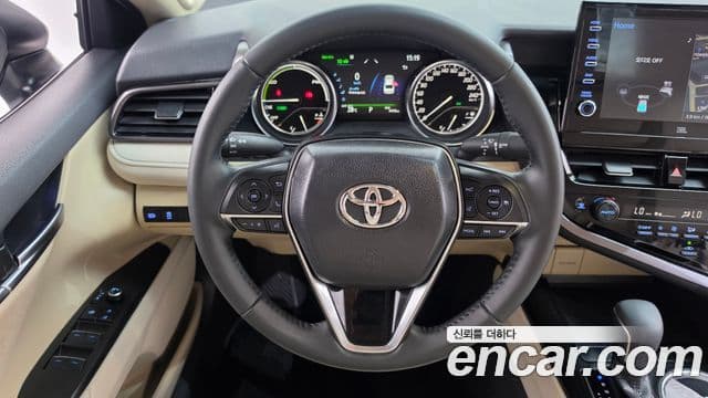 Toyota Camry 2024 — ფოტო 13/34