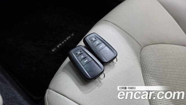 Toyota Camry 2024 — ფოტო 11/34