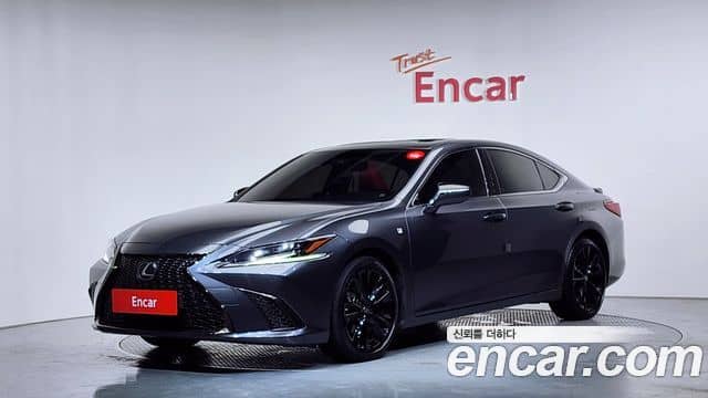 Lexus ES300h, 2022