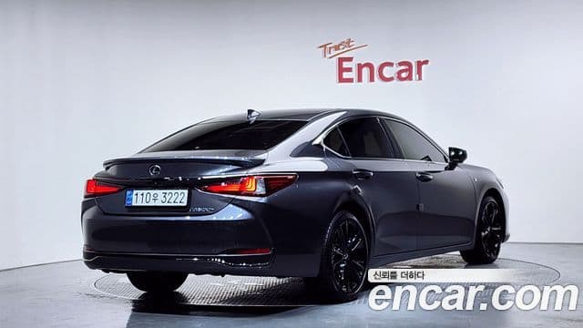 Lexus ES300h 2022 — Фото 2/20