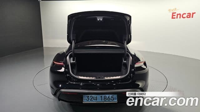 Porsche Taycan 2021 — ფოტო 38/39