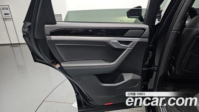 Volkswagen Touareg 2021 — Şəkil 16/38