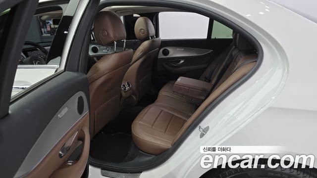 Mercedes-Benz E-Class 2018 — Şəkil 11/20