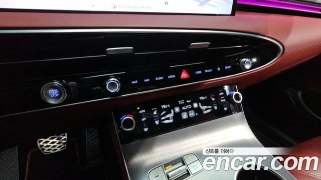 Genesis GV70 2024 — ფოტო 15/20