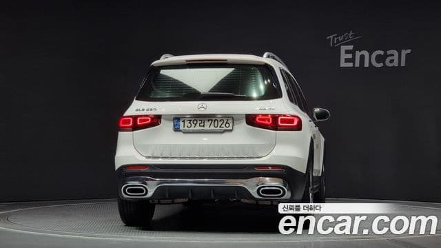 Mercedes-Benz GLB-Class 2021 — ფოტო 4/20