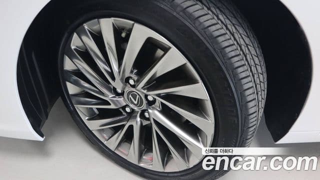 Lexus ES300h 2024 — ფოტო 4/17
