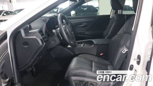 Lexus ES300h 2024 — ფოტო 7/17