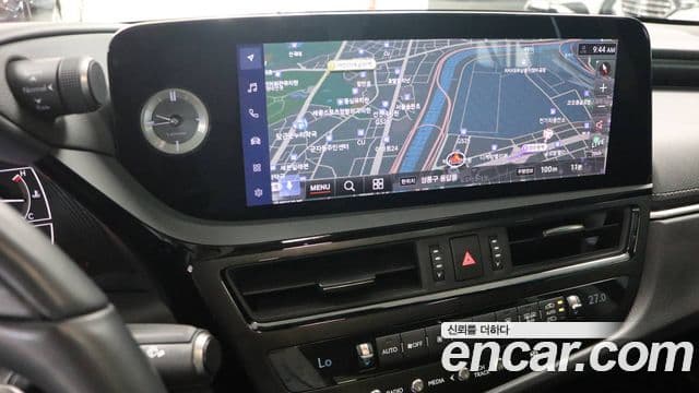 Lexus ES300h 2024 — ფოტო 13/17