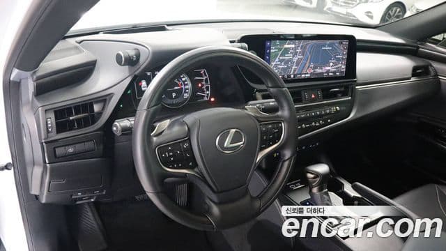Lexus ES300h 2024 — ფოტო 15/17