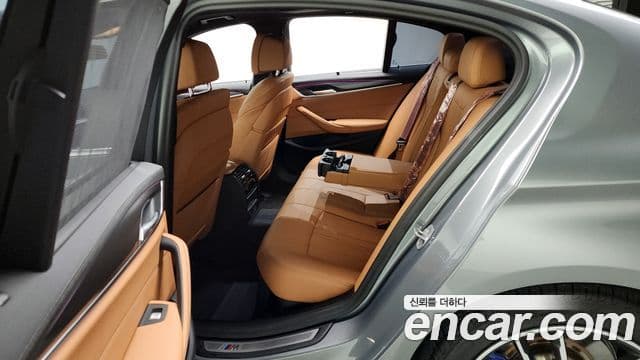 BMW 5 Series 2023 — фото 10 из 20