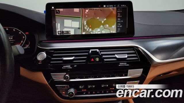 BMW 5 Series 2023 — фото 14 из 20