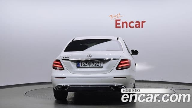 Mercedes-Benz E-Class 2018 — фото 4 из 20