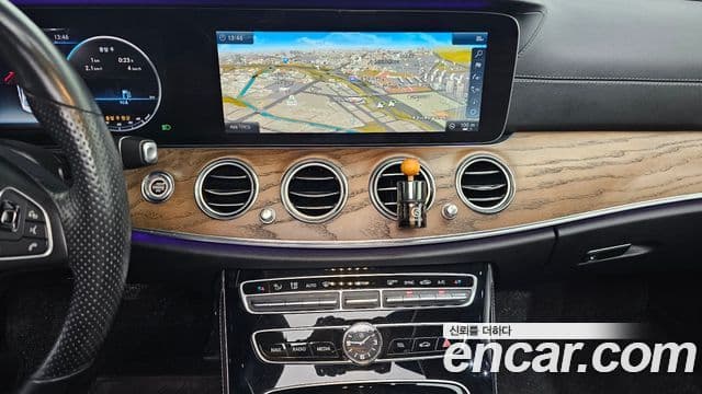 Mercedes-Benz E-Class 2018 — фото 14 из 20