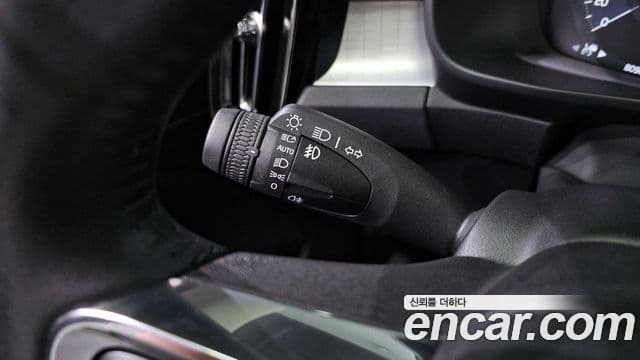 Volvo XC40 2020 — Şəkil 10/20