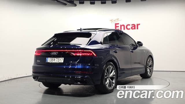Audi Q7 2022 — ფოტო 2/20