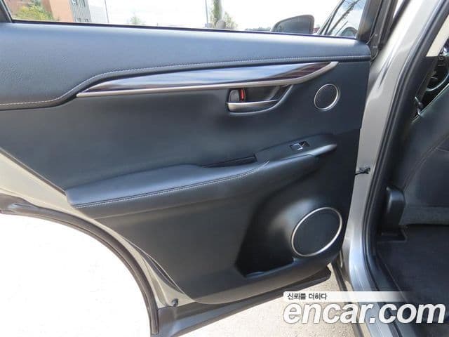 Lexus NX300 2018 — фото 11 из 20
