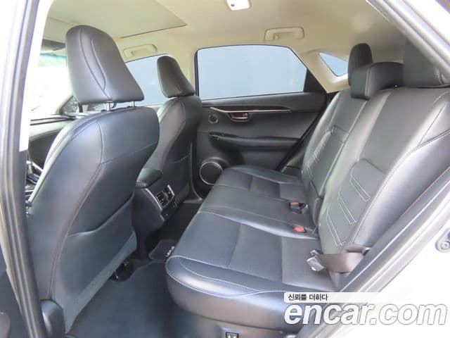 Lexus NX300 2018 — фото 12 из 20