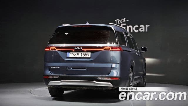 Kia Carnival 2023 — ფოტო 3/20