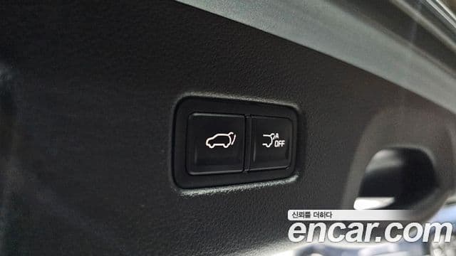 Kia Carnival 2023 — ფოტო 15/20