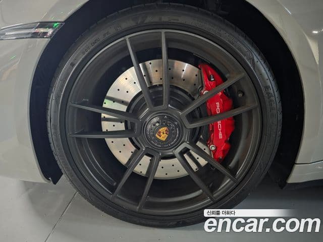 Porsche 911 2023 — Photo 10/20