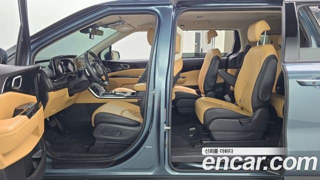 Kia Carnival 2023 — фото 10 из 20