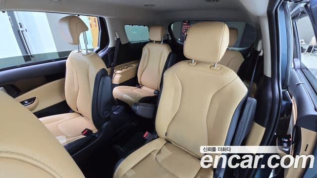 Kia Carnival 2023 — фото 12 из 20