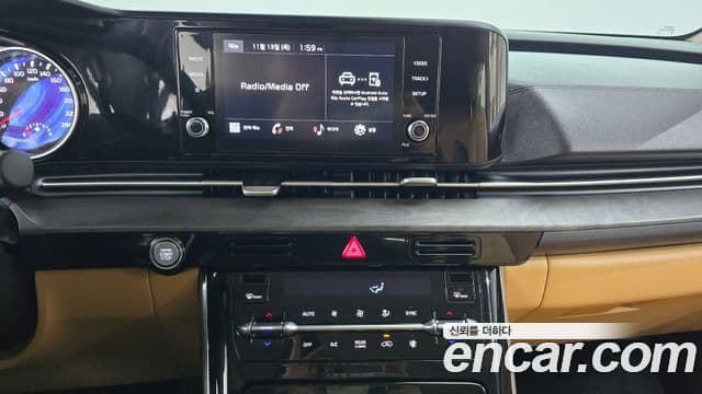 Kia Carnival 2023 — фото 14 из 20
