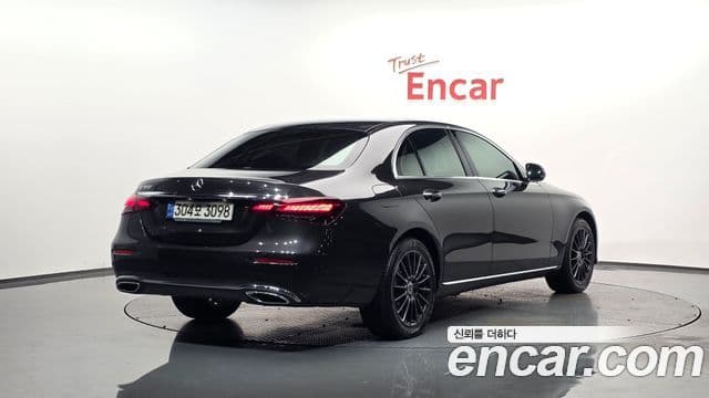 Mercedes-Benz E-Class 2021 — ფოტო 2/20