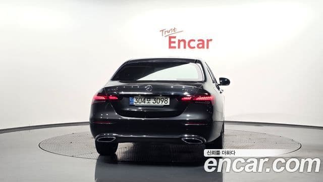 Mercedes-Benz E-Class 2021 — ფოტო 4/20