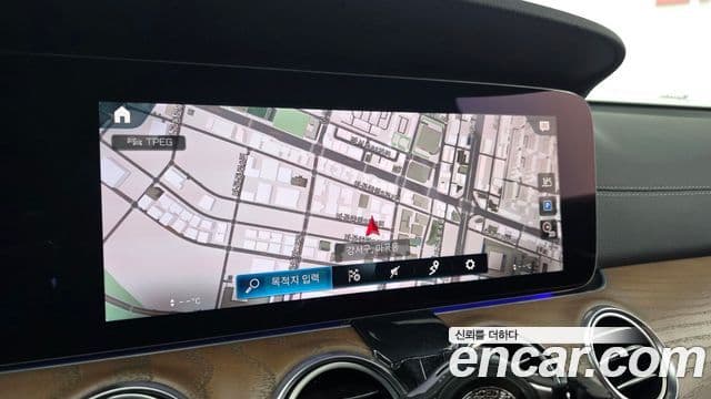 Mercedes-Benz E-Class 2021 — ფოტო 14/20