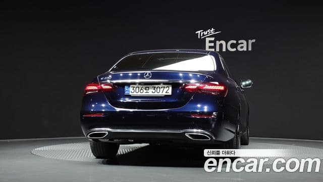 Mercedes-Benz E-Class 2021 — ფოტო 4/20