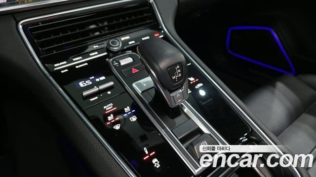 Porsche Panamera 2021 — ფოტო 9/20