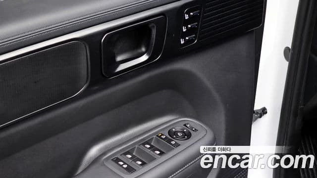 Hyundai Santa Fe 2023 — ფოტო 17/20