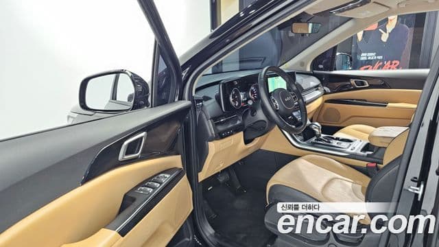 Kia Carnival 2022 — фото 10 из 20