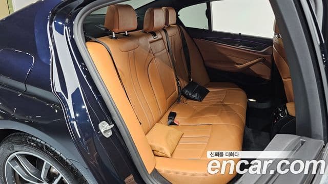 BMW 5 Series 2022 — ფოტო 13/20