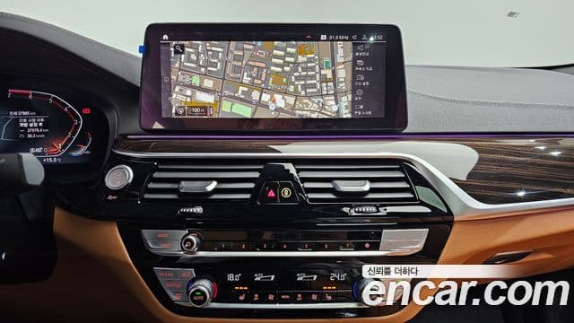BMW 5 Series 2022 — ფოტო 15/20
