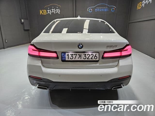 BMW 5 Series 2022 — Photo 19/20