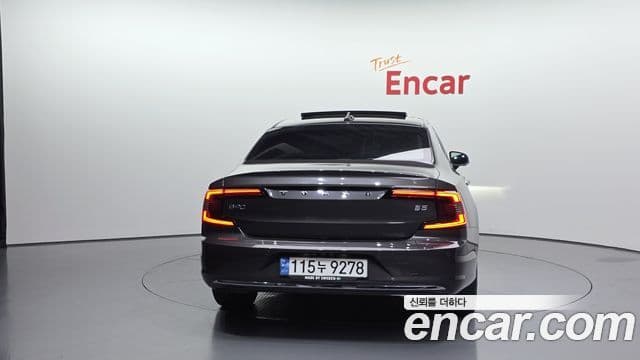 Volvo S90 2022 — ფოტო 8/20