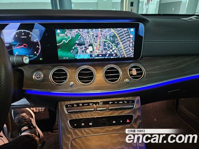 Mercedes-Benz E-Class 2020 — ფოტო 8/20