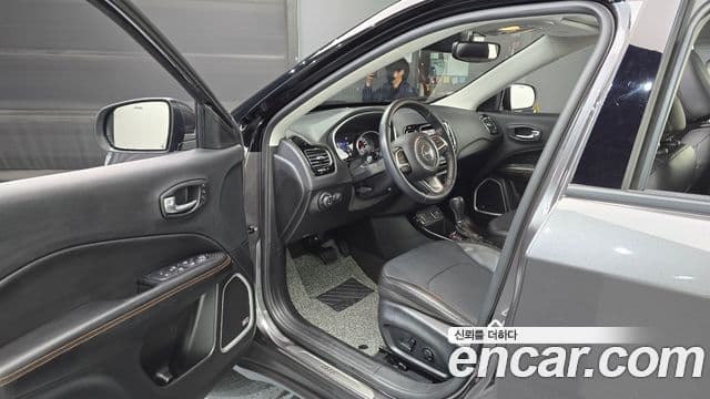 Jeep Compass 2021 — ფოტო 10/20