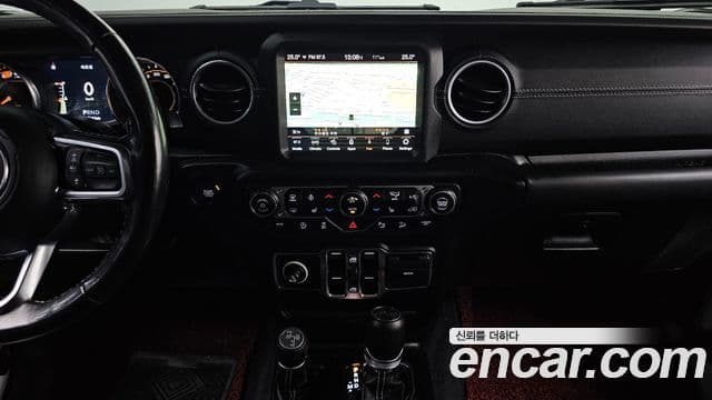 Jeep Wrangler 2019 — фото 14 из 20