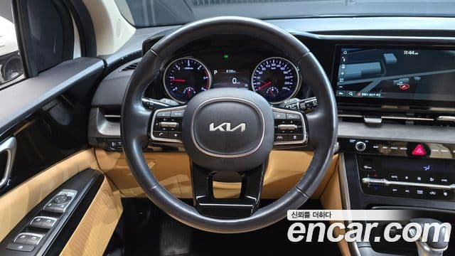 Kia Carnival 2023 — ფოტო 13/20