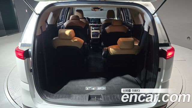 Kia Carnival 2023 — ფოტო 20/20