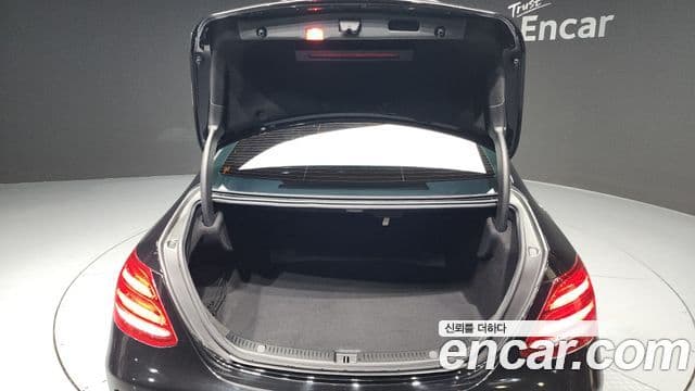 Mercedes-Benz E-Class 2018 — ფოტო 20/20